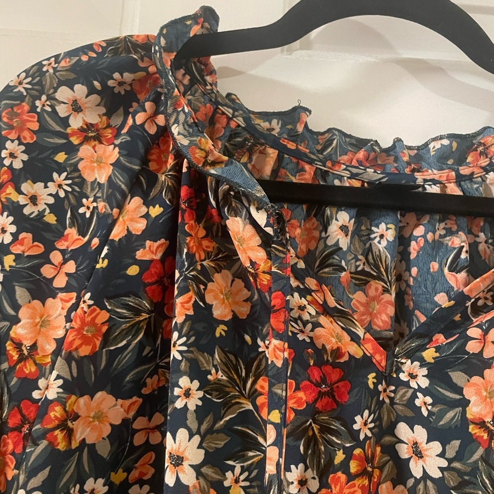 Floral Top - Picture 4 of 7